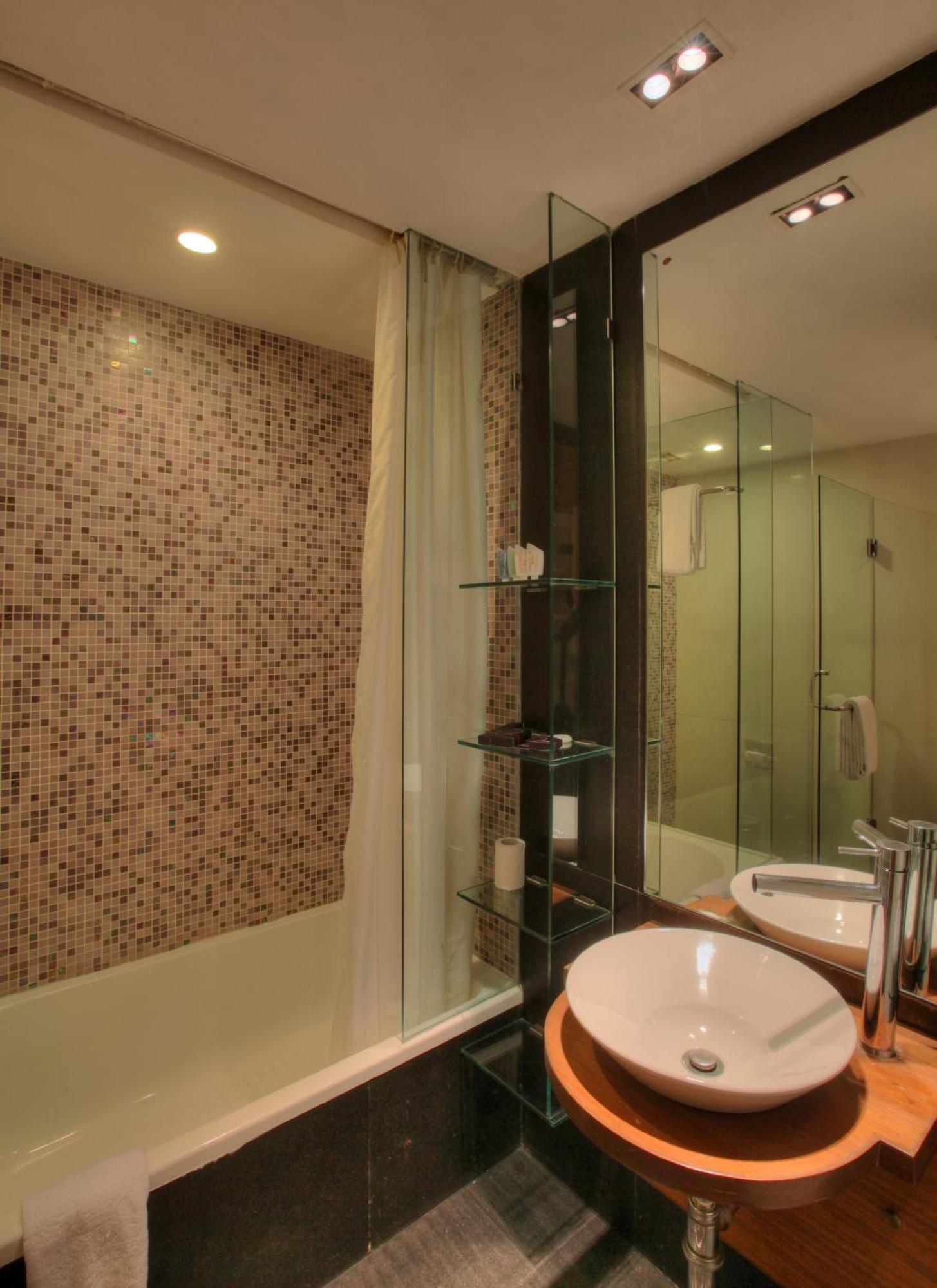 Milano 15 BHK Apartment 2-way Airport Transfer on session of Spa,705855196:JPEG